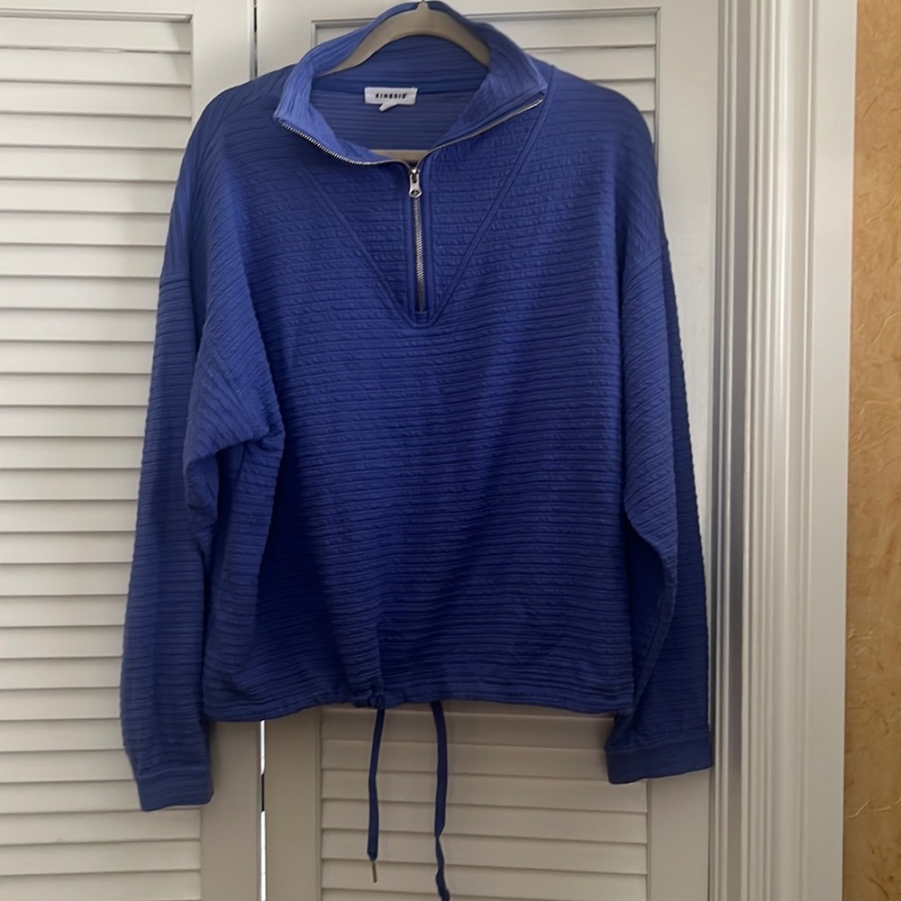 Like new 1/2 zip top